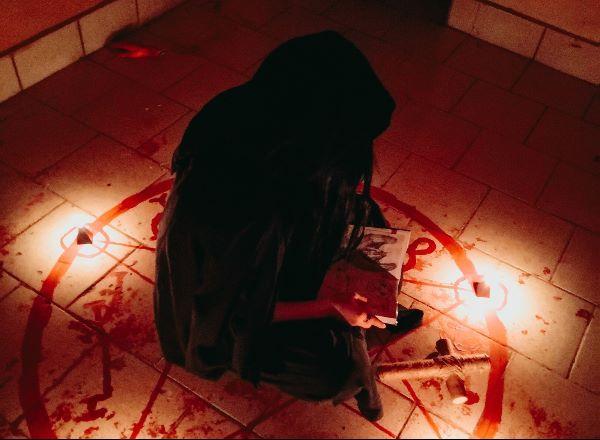 перформанс Проклятие дома Хэмильтон в Волгограде