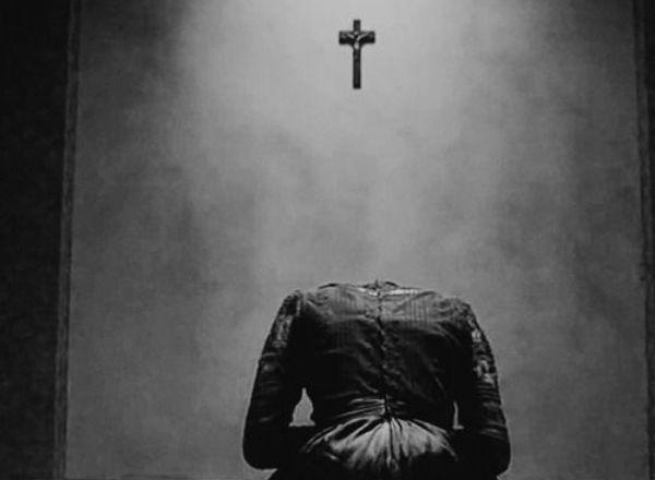 перформанс Проклятие Монахини в Волгограде